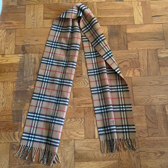 Burberry Accessories - Authentic Burberry classic plaid 100% lambs wool scarf